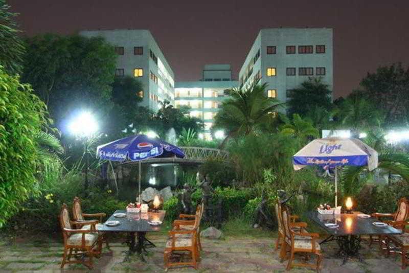 13 Coins Airport Hotel Min Buri بانكوك المظهر الخارجي الصورة